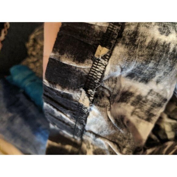 Tie-Dye Skirt Size Medium Black White Tie Dye Hi-Lo Juniors - Picture 3 of 4